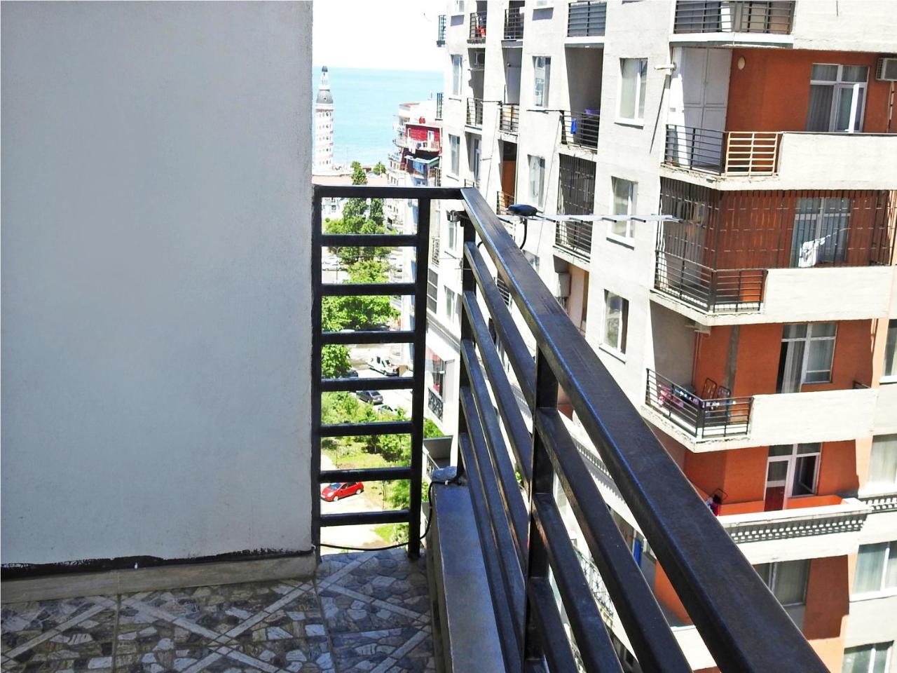 Real Palace Apartment Batumi Exteriör bild
