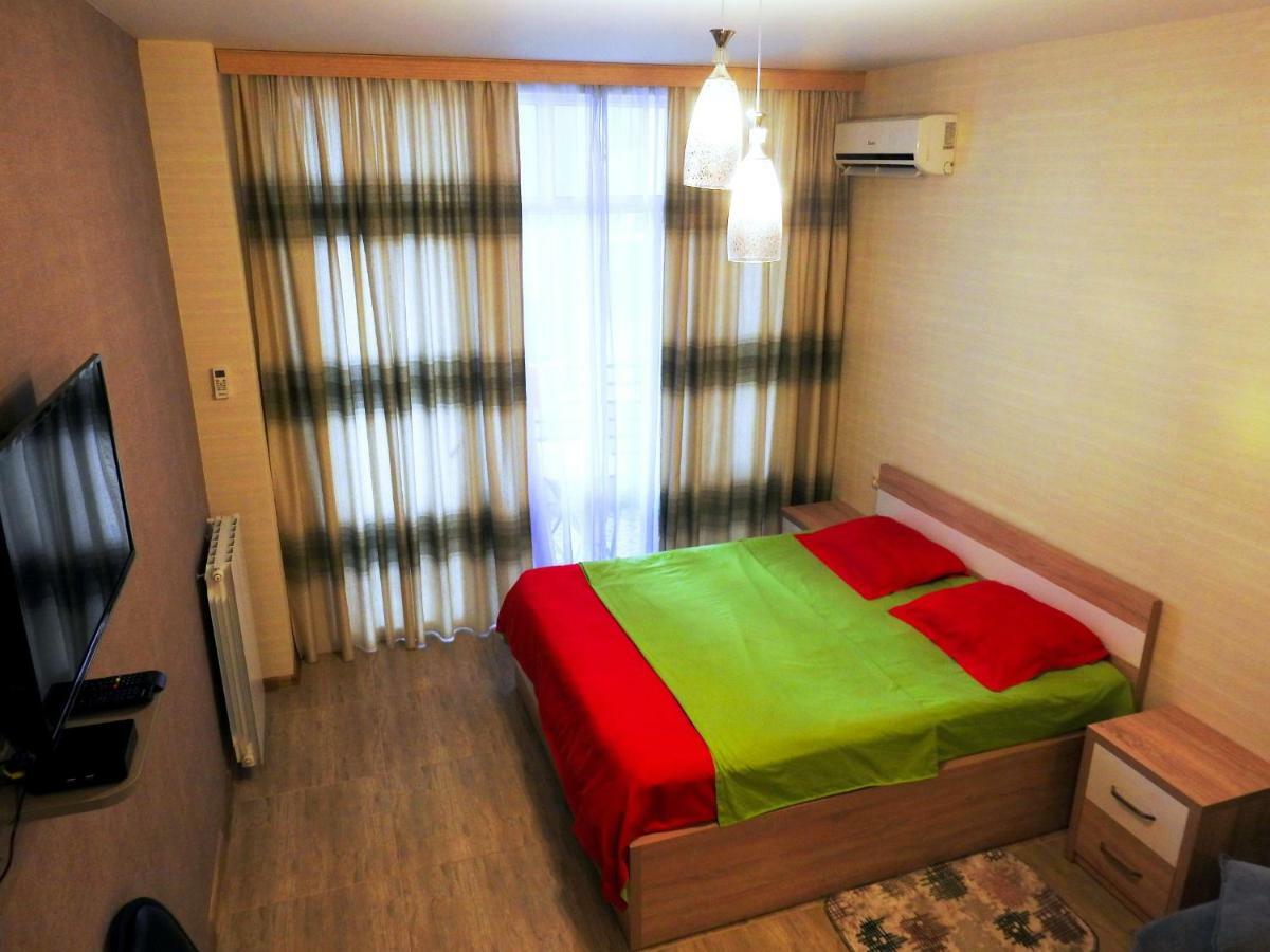 Real Palace Apartment Batumi Exteriör bild