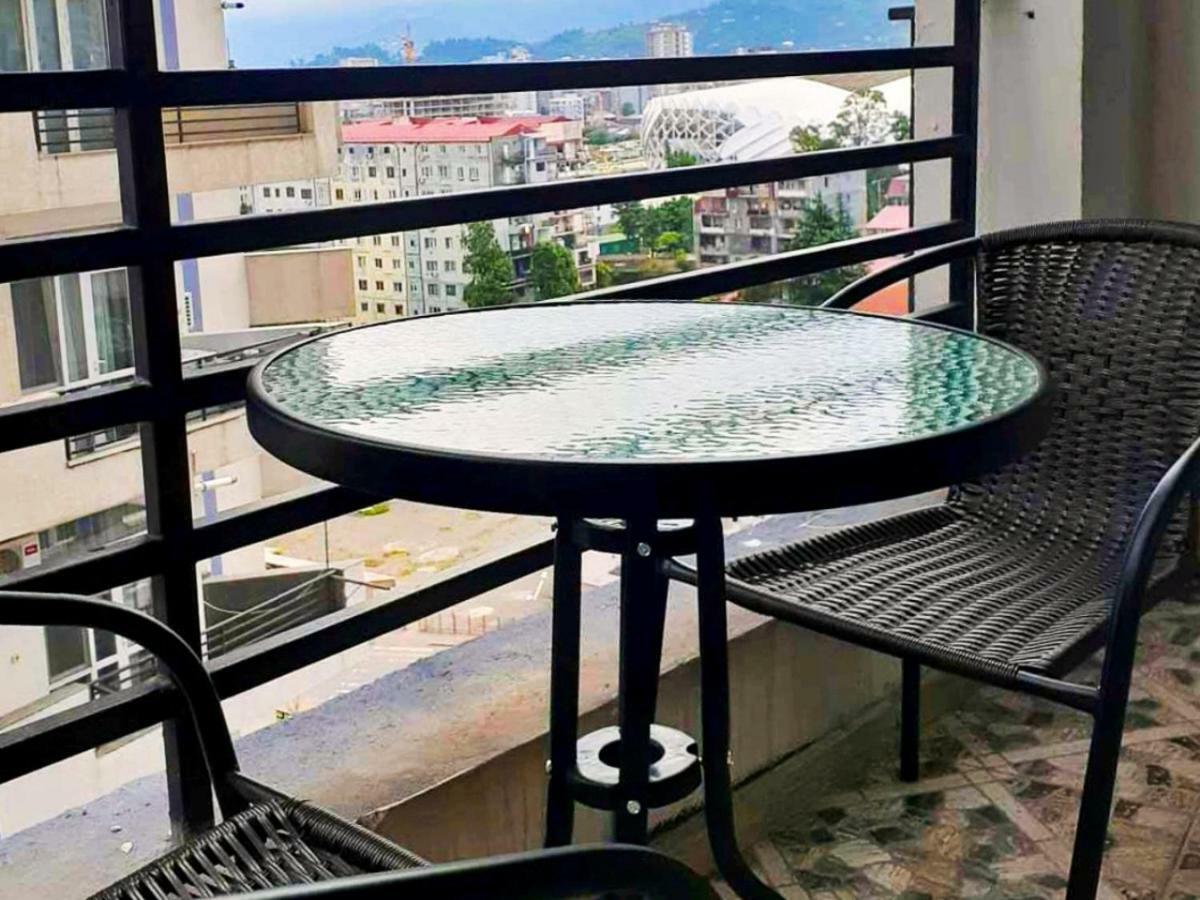 Real Palace Apartment Batumi Exteriör bild
